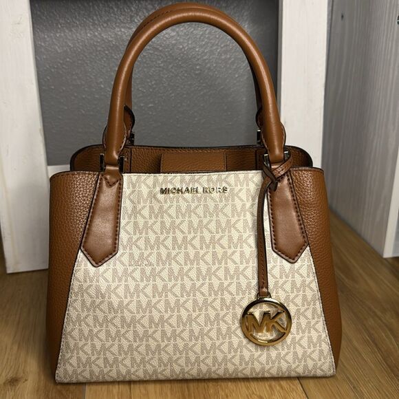 Michael kors bag New with out tags - Picture 2 of 14